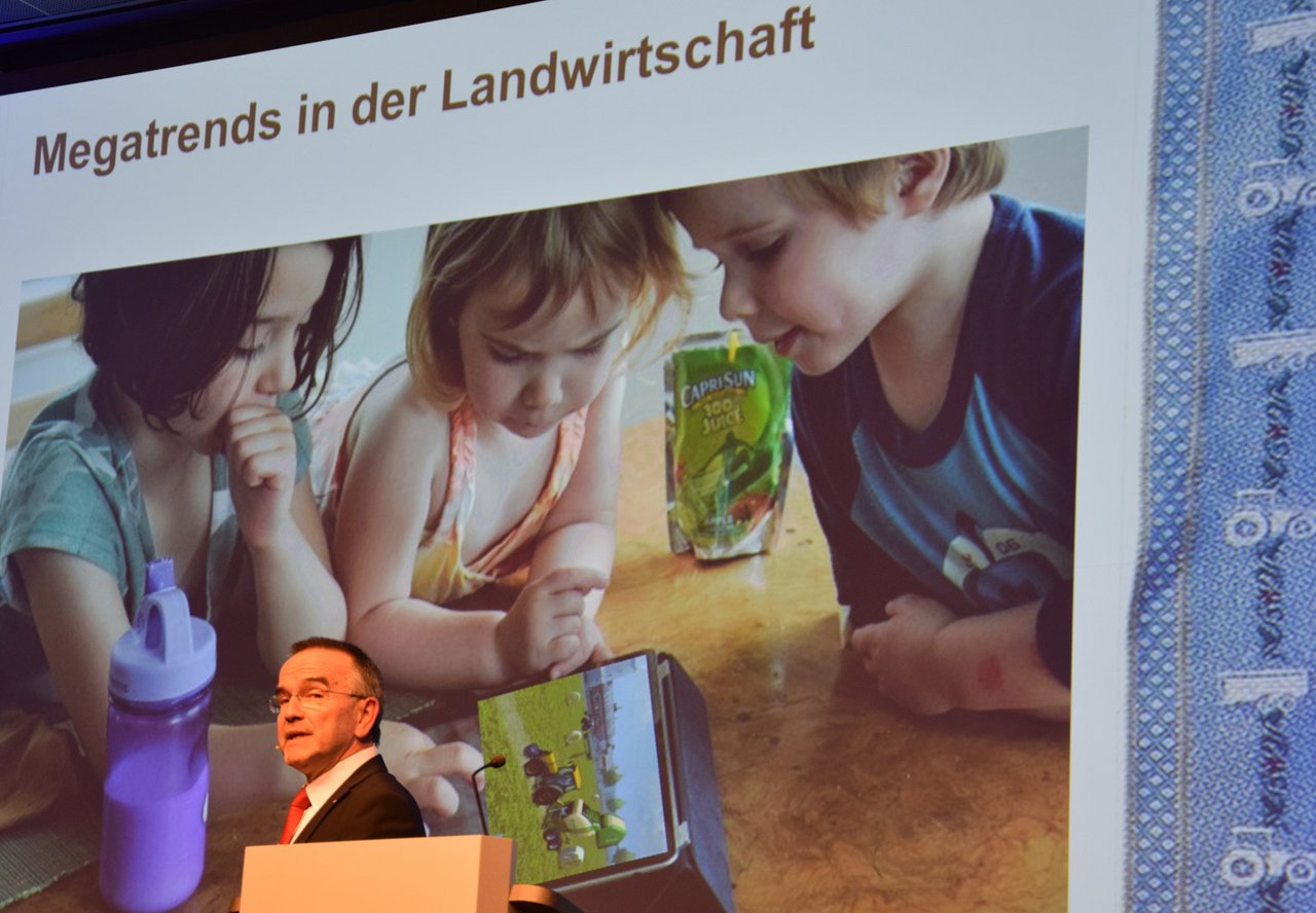  Die Bauernkinder von heute spielen laut SLV-Präsident Jürg Minger eher mit iPad als im Freien.