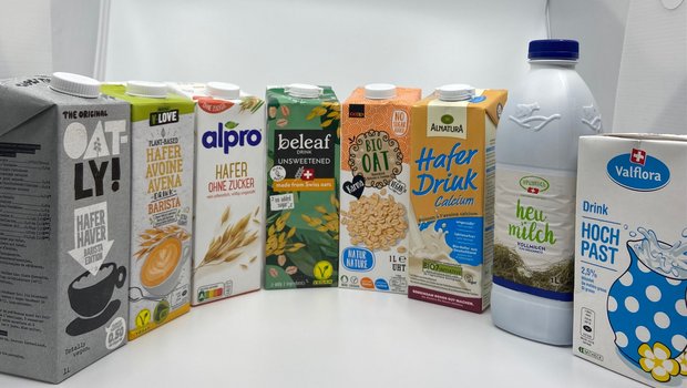 Die Treiber des Haberbooms: Drinks, welche Milch (rechts im Bild) imitieren sollen. Als einzige hat bisher Emmi einen Haferdrink mit Schweizer Rohstoff im Angebot (Beleaf, 4. v. l.). (Bild akr)