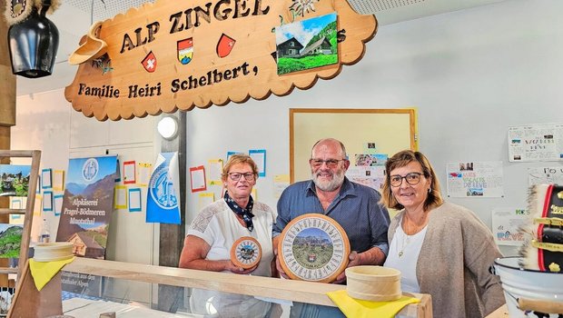 Agnes und Heiri Schelbert mit Helferin Monika Stadelmann (r.) verkauften reichlich Alp- und Geisskäse.