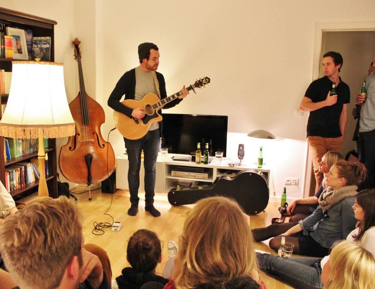 Kultur in jedem Dorf: Für Live-Musik reicht eine Ecke im Wohnzimmer. 