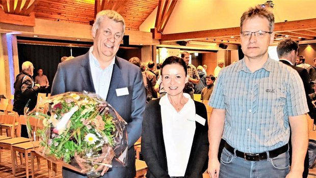 Der scheidende Verwaltungsratspräsident Viktor Häfeli (links) mit der neuen Geschäftsführerin Corina Amedieck und dem neuen VR-Präsidenten Konrad Nötzli.