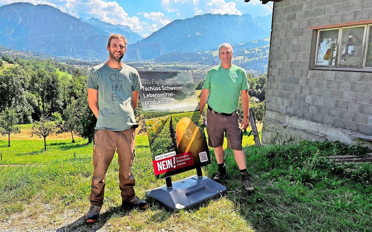 Christian Obrecht (l.). ist der Neffe von Andreas Obrecht. Sie haben zwei Betriebe mit einem hohen Anteil an Biodiversitätsförderfläche. Sie arbeiten eng zusammen und werden im September ein Nein in die Urne legen. 