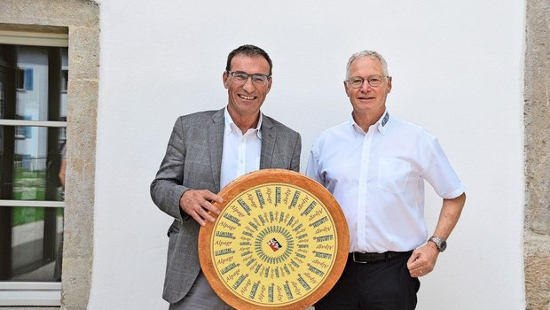Der Direktor der Sortenorganisation Gruyère AOP Philippe Bardet (links) zusammen mit dem Präsidenten Pierre-Ivan Guyot.