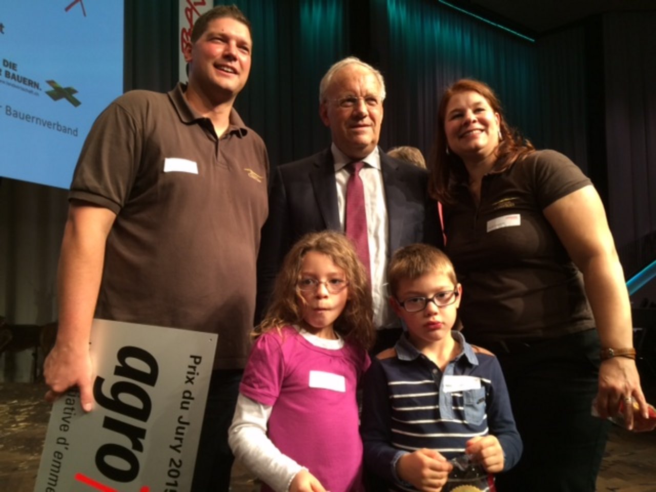 Die siegreiche Familie Courtois aus Versoix GE mit Bundesrat Schneider-Ammann. (Bilder Adrian Krebs)