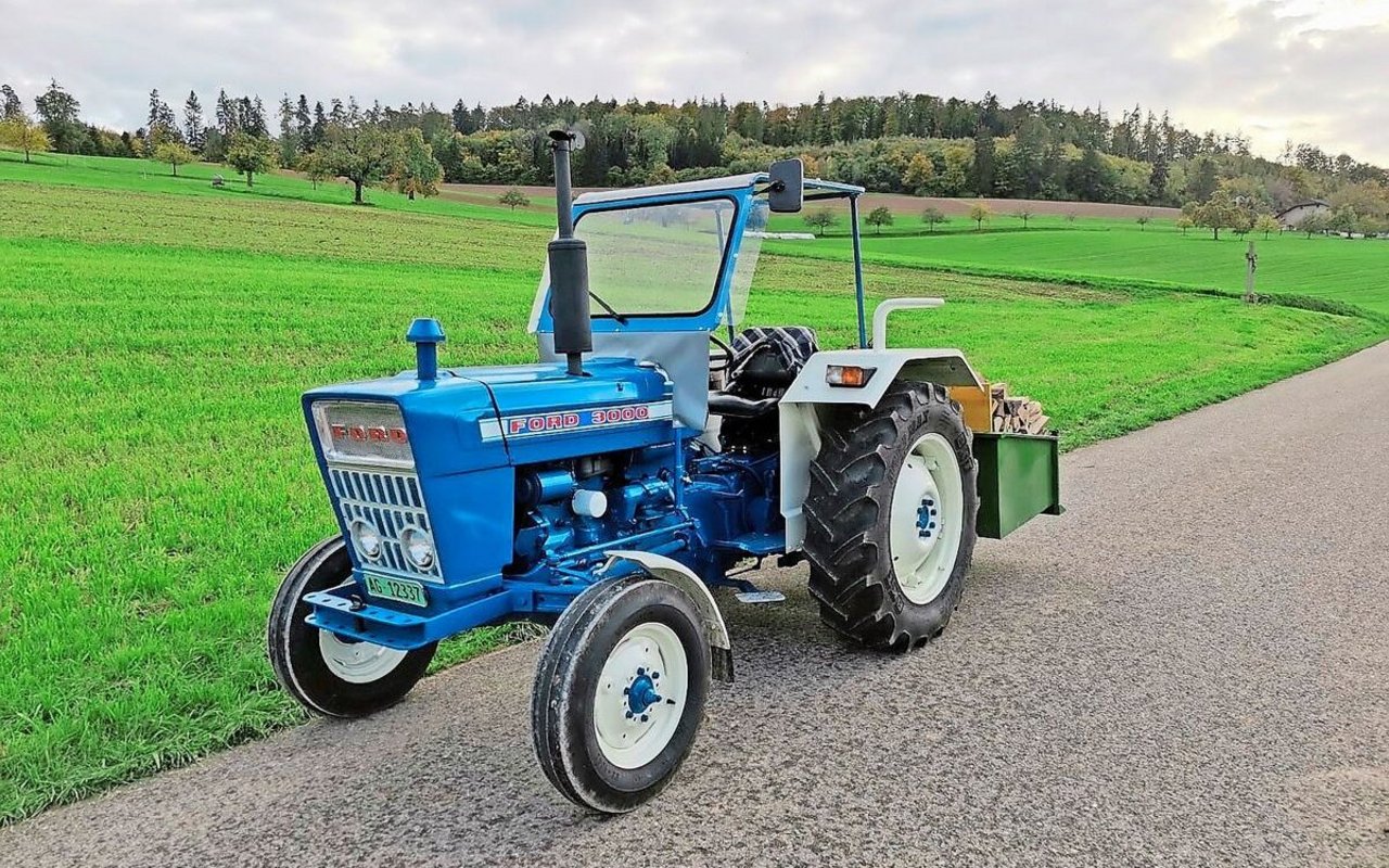 Der Ford 3000 war der erste Traktor auf dem elterlichen Betrieb von Martin Laube. Auf ihm lernte der Aargauer das Traktorfahren. 