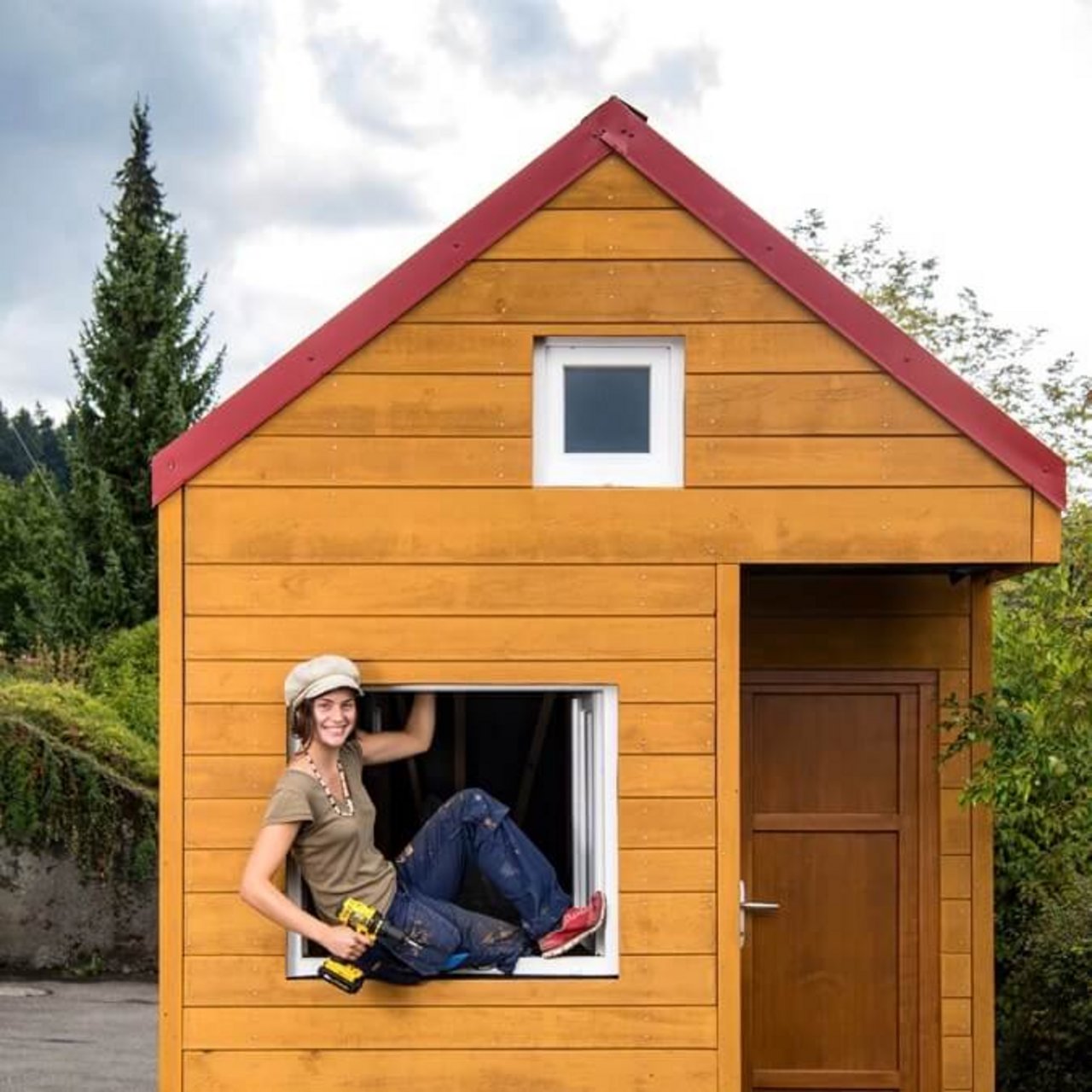 Fiona Bayer aus Bonstetten baut sich ihr Tiny House selbst. (Foto: Marion Nitsch)