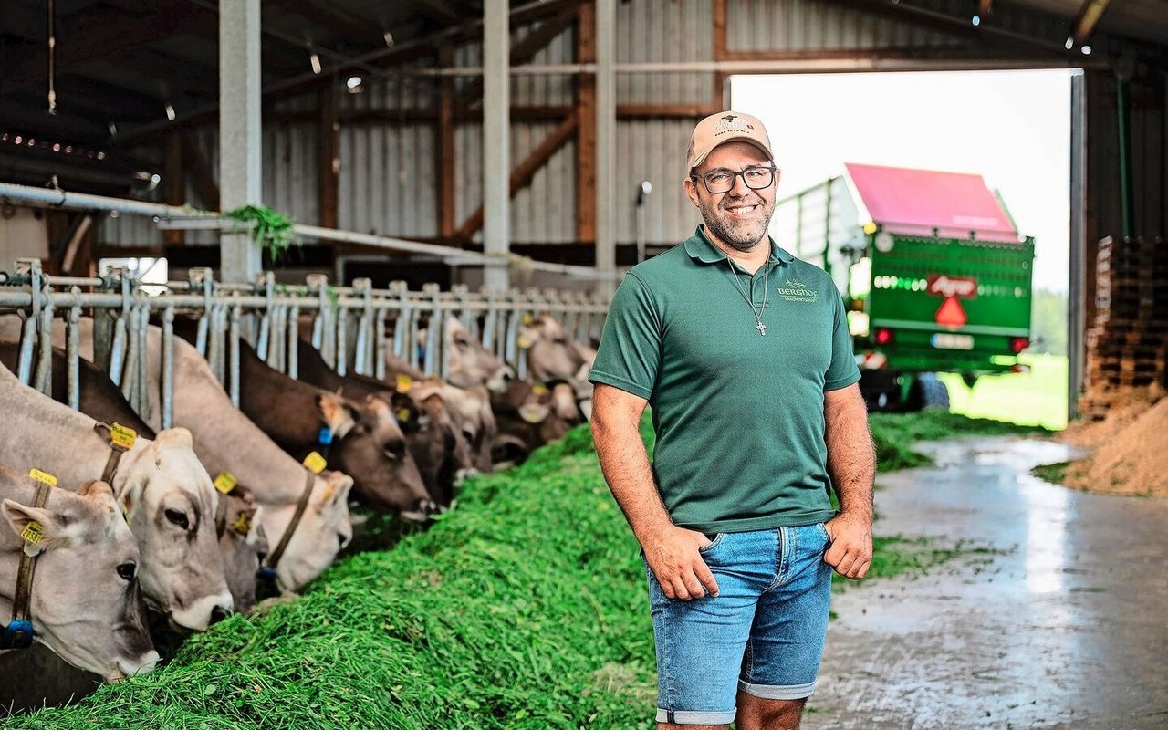 Tobias Babel ist im Familienunternehmen für den Bereich Landwirtschaft zuständig. Er hält Milchkühe, Rinder und auch Schweine.