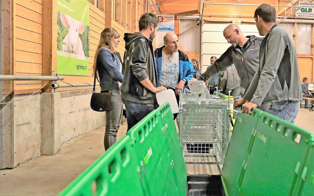 Die Klauendurchlaufwanne der Firma Agro Weber AG stiess bei den Schafhalterinnen und -haltern auf Interesse.