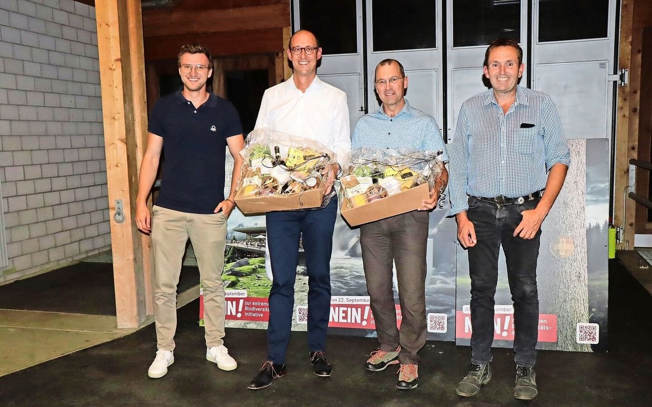 Johannes Meier, Präsident Junglandwirte Graubünden-Glarus, diskutierte mit Nationalrat Martin Candinas, Biologe Marcel Züger und Thomas Roffler (v. l. n. r).