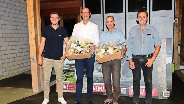 Johannes Meier, Präsident Junglandwirte Graubünden-Glarus, diskutierte mit Nationalrat Martin Candinas, Biologe Marcel Züger und Thomas Roffler (v. l. n. r).