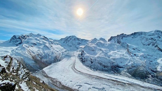 Die Gletscherschmelze schreitet voran. Hier der Grenzgletscher im Kanton Wallis im Hintergrund die Dufourspitze. 