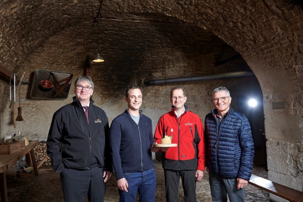 Jacques Gygax, Präsident der Interprofession Tête de Moine, Menno Amstutz, Fromagerie Amstutz SA, Olivier Isler, Geschäftsführer der Interprofession Tête de Moine und Gabriel Juillerat, Promotion Bellelay SA (v.l.n.r.). (Bild Tête de Moine)