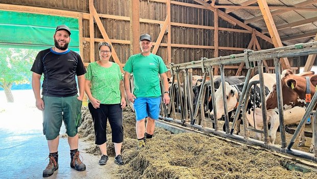 Berichten am 25. Juni über ihre Milchproduktion: Pascal, Bernadette und Ludwig Grüter vom Spitzacher, Hergiswil b. Willisau.