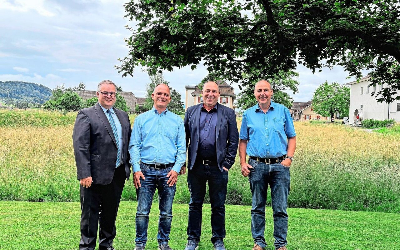 Christian Beck mit dem neuen Verwaltungsmitglied Thomas Elmiger, Markus Gerber und Dominic Eggel (v. l. n. r.).