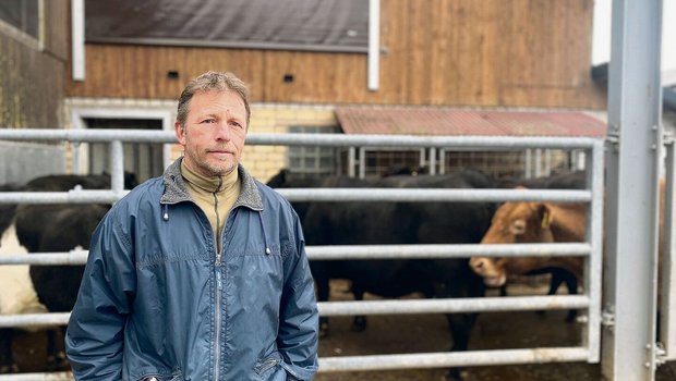 Christian Schütz macht gute Erfahrungen mit zugekaufter Pflanzenkohle. Die genaue Wirkung will er weiter beobachten. 