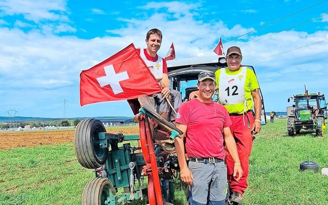 Das Schweizer Team mit Marco Angst (l.) und Peter Ulrich (r.) mit ihrem Trainer Stefan Spring.