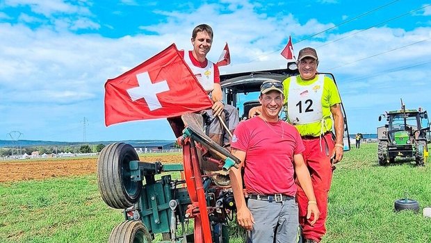 Das Schweizer Team mit Marco Angst (l.) und Peter Ulrich (r.) mit ihrem Trainer Stefan Spring.