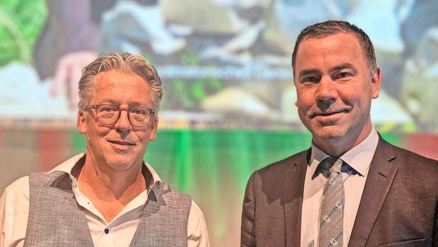 Martin Rufer, Direktor des Schweizer Bauernverbandes (rechts) und Christophe Eggenschwiler, Geschäftsführer von IP-Suisse, sind ehemalige Arbeitskollegen. In Langnau trafen sie sich auf einer «anderen Bühne». 