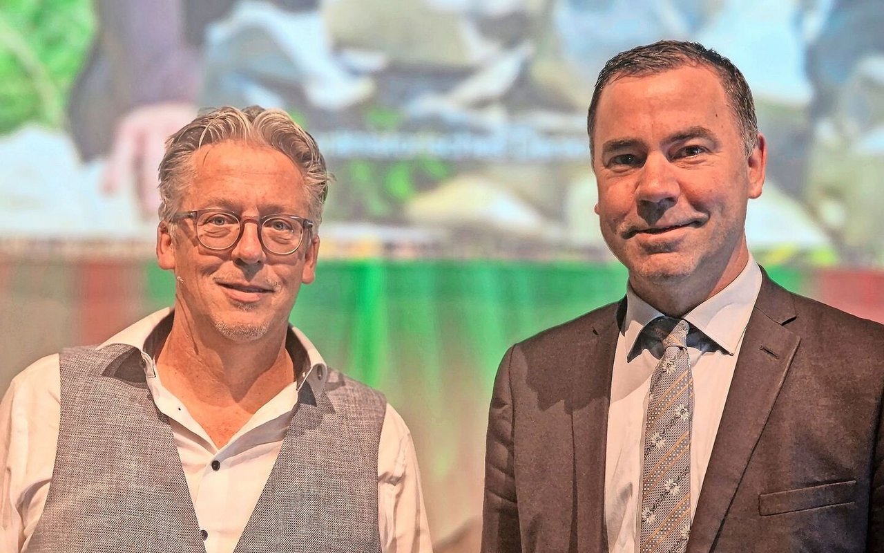 Martin Rufer, Direktor des Schweizer Bauernverbandes (rechts) und Christophe Eggenschwiler, Geschäftsführer von IP-Suisse, sind ehemalige Arbeitskollegen. In Langnau trafen sie sich auf einer «anderen Bühne». 