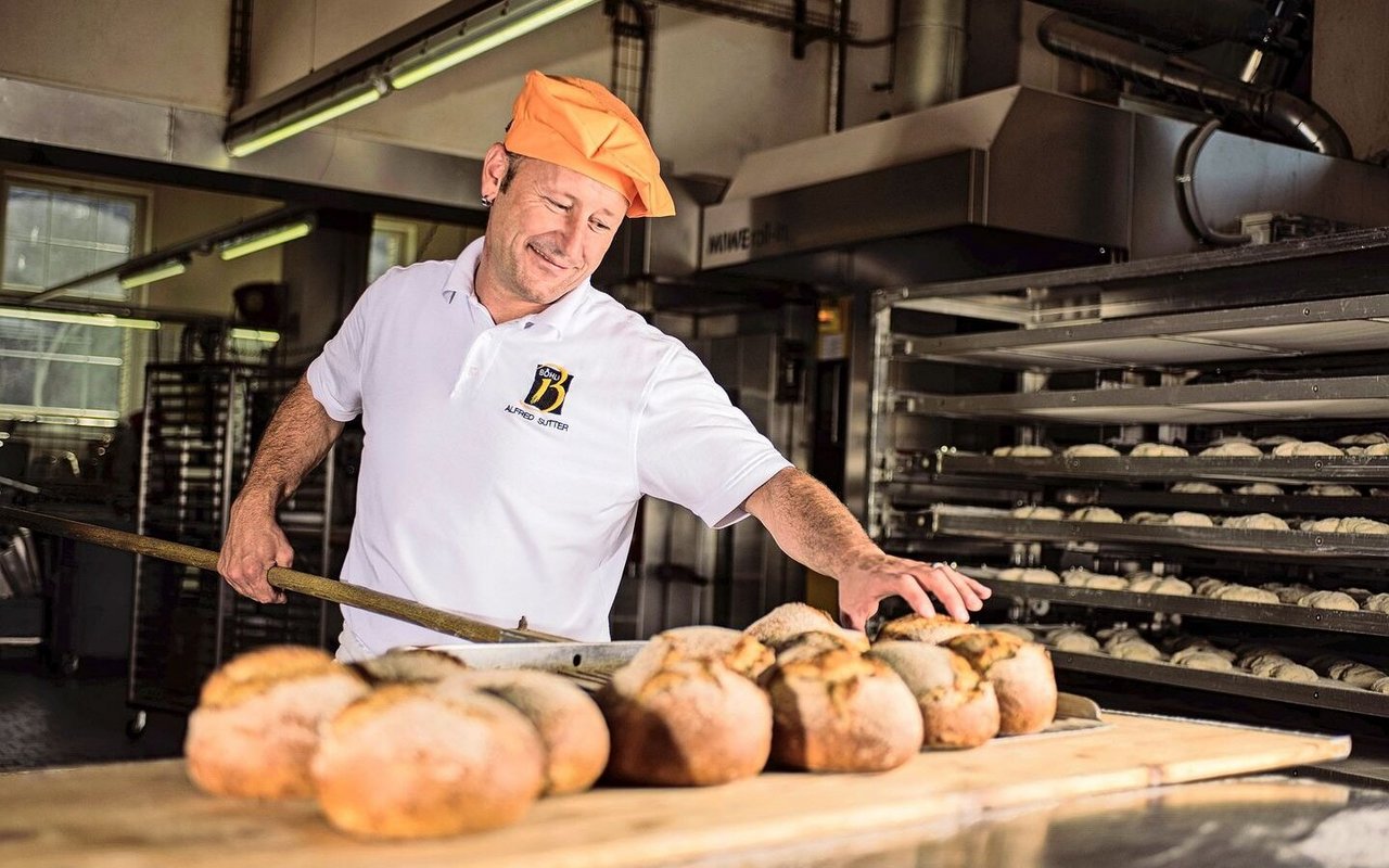 Alfred Sutter arbeitet für den Anbau von regionalem Dinkel eng mit den Landwirten zusammen.