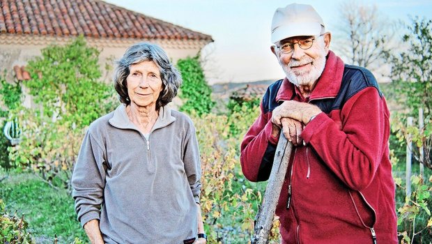 Sie erwarben das Landgut und bewirtschafteten es etwa 20 Jahre. Jetzt möchten sie es weitergeben. Machen die Kinder mit? Stephanie Baumann-Bieri (links) und Ruedi Baumann (rechts). 