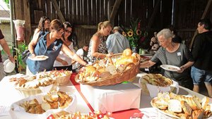 Der 1.-August-Brunch Der 1.-August-Brunch ist beliebt, bedeutet für die Gastgeberfamilien aber viel Aufwand. Letztes Jahr hatten sich 281 Höfe angemeldet, bisher sind es deutlich weniger.