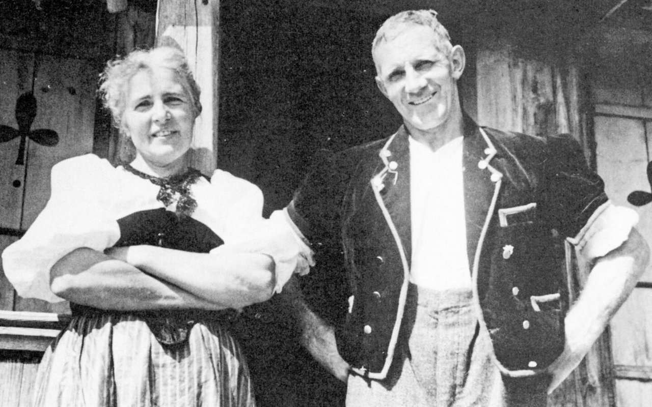 Fritz Fankhauser und seine Frau, geborene Siegenthaler, auf der Alp Rämisgummen im Eggiwil. Fankhausers waren eine bekannte «Chüjer-Familie».