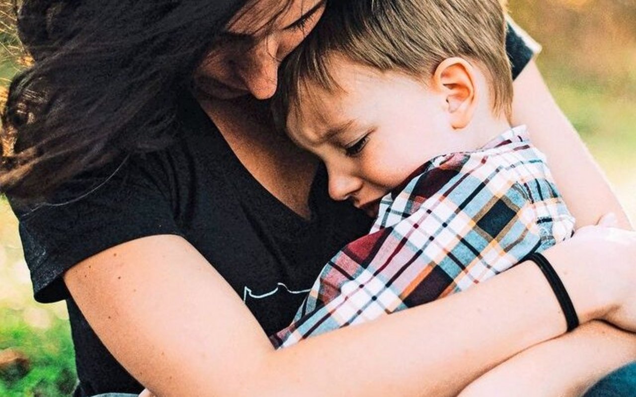 Manche Kinder gehen nach einem Wutanfall auf die Eltern zu, weil der «Liebestank» ins Minus geraten ist.