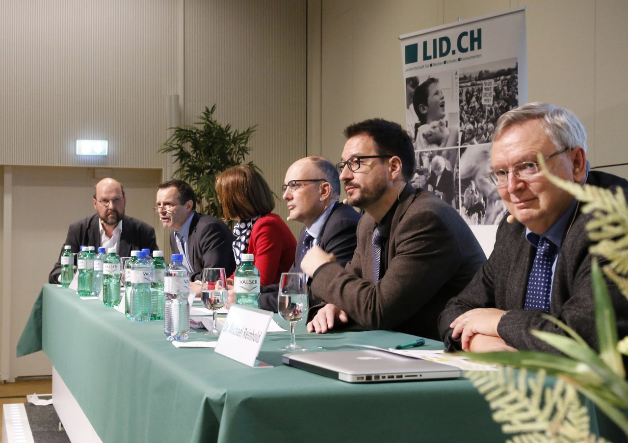 Das LID-Podiumsgespräch mit Messe-Spezialisten: Moderator Jürg Rindlisbacher, Urs Schneider, Katrin Meyerhans, Nicolo Paganini, Roland Brand und Michael Reinhold (v.l.). (Bild: Jonas Ingold)