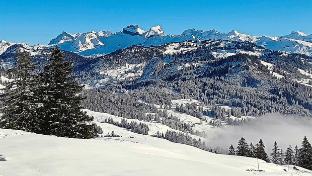 Nach sechs Jahren besucht Michèle Huber ihre Familie in der Schweiz. Ihre Tochter Gabriela sieht zum ersten Mal Schnee. Sie würde ihn am liebsten direkt mit nach Paraguay nehmen. 