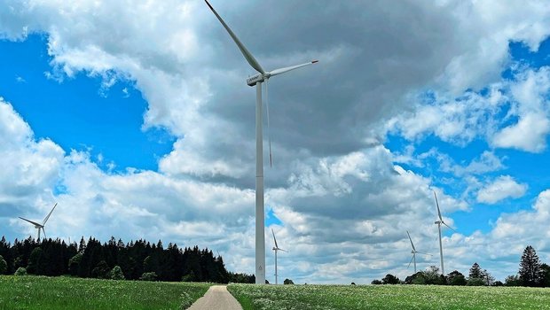 Auf dem Mont Crosin im Berner Jura gibt es seit Jahren Windräder, in Kirchlindach versucht man dies zu verhindern. 