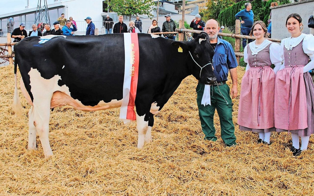 O Kaliber Nina von Paul Föhn, Muotathal, wurde bei der Holstein-Rasse Miss und Eutersiegerin der älteren Kühe.