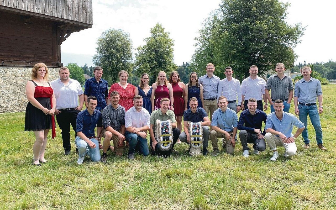 Die Absolvent(innen) der Höheren Fachschule am Schluechthof. 