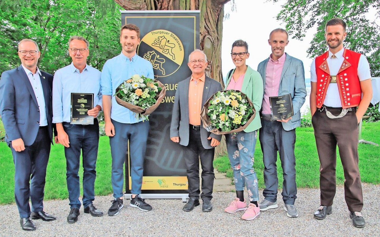 Walter Schönholzer, Thomas und Fabio Schmid, Peter Bühler, Nicole und Michael Burkhart sowie Nicolas Senn (v. l.).
