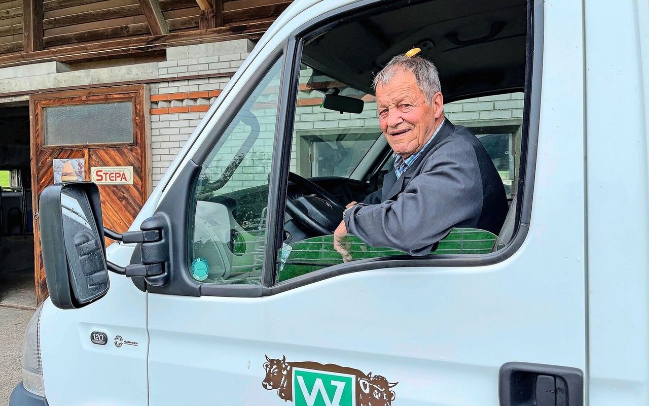 Ein halbes Jahrhundert unterwegs in Obwalden, Nidwalden und Uri: Viehhändler Willy Zumstein in seinem Viehtransporter.