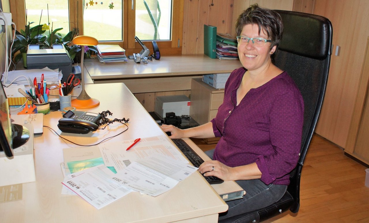 Sandra Steffen bietet Hilfeleistung bei allen Büro-Tätigkeiten (Bild SOS Bauernhof-Büro GmbH)