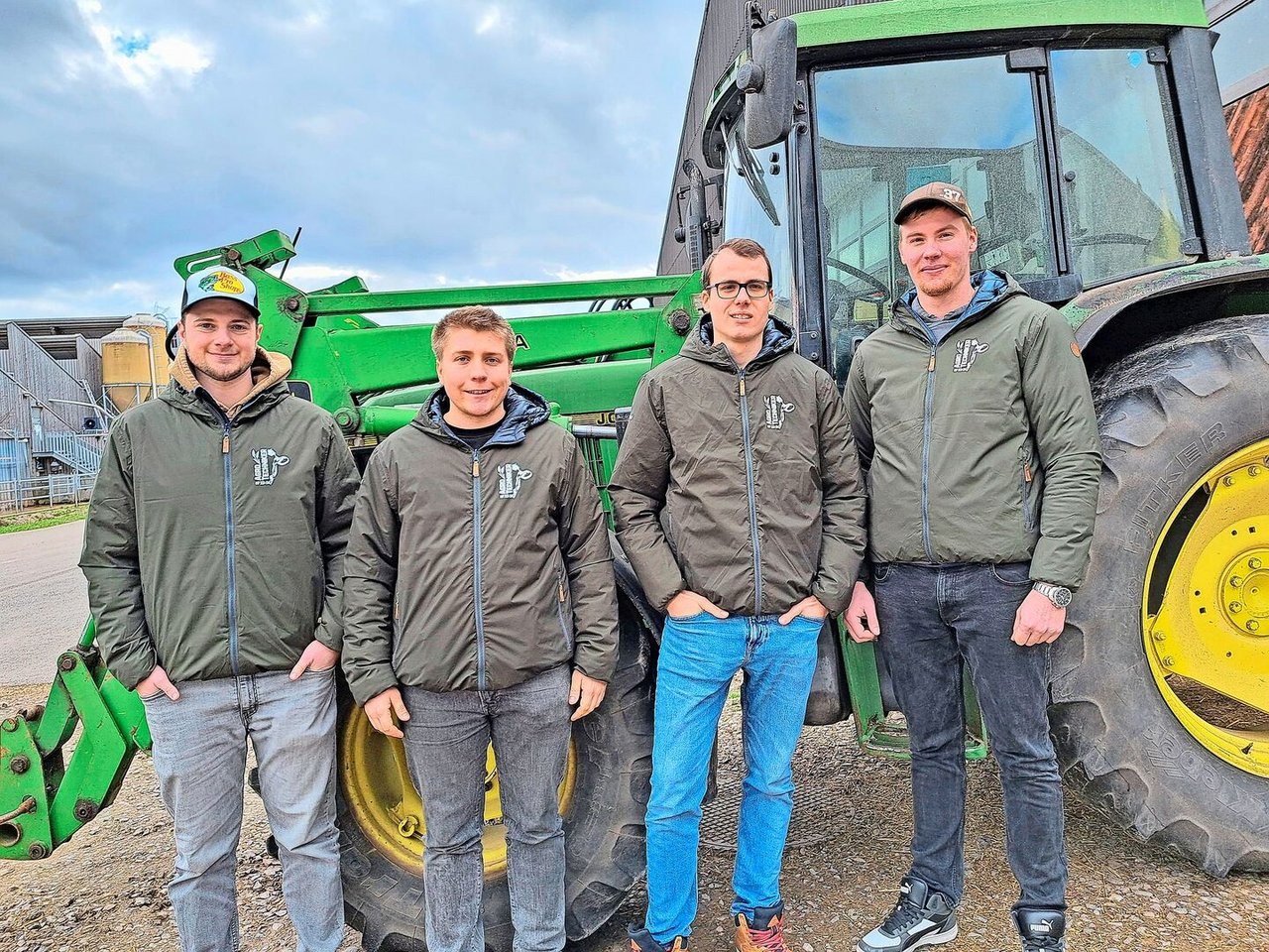 Severin Volkart, Lukas Eckert, Silvan Philipp und Joshua Neuhauser (v. l.) absolvieren die Ausbildung zum Agrotechniker HF am Strickhof und verglichen die Systeme für die Nachrüstung.