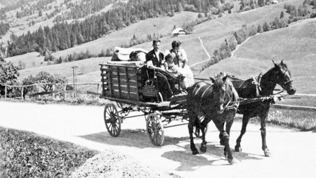 Ein vollbeladener Zügelwagen: So könnten die Küher vor 400 Jahren auf die Alpen gezogen sein.