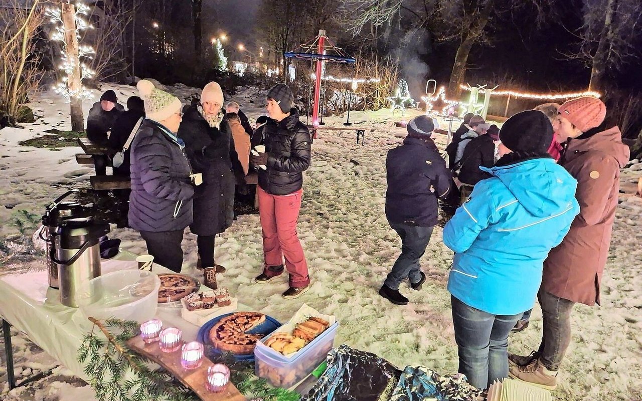 Die Luzerner Bäuerinnen konnten sich bei Glühwein und Gebäck austauschen und gemeinsam den Abend geniessen. 