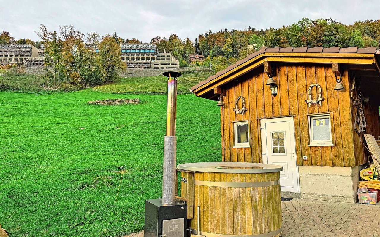 Das Chalet mit Hotpot kommt bei den Gästen an.