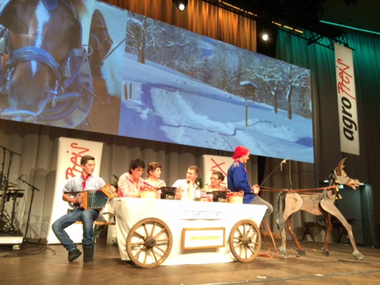 Präsentation der Fonduekutsche der Familie Scherrer aus dem Toggenburg. (Bild Adrian Krebs)