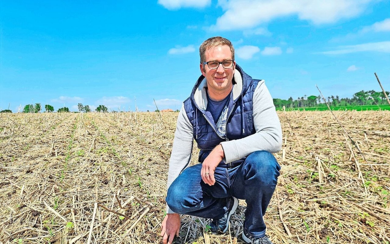 Für Andreas Indermühle ist es ein Herantasten, die Verhältnisse der Nährstoffe in seinen Böden auszutarieren. Deutsche Ackerbauern würden teilweise aufs Gramm genau die Laborempfehlungen umsetzen, schildert er. 