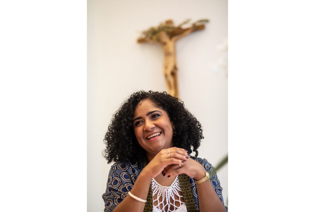 Elizabeth Rosario Rivas arbeitet für die Fachstelle Diakonie der katholischen Kirche in Interlaken. (Foto: Pia Neuenschwander)