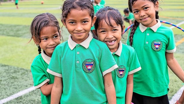 Bessere Zukunftsaussichten für Kinder in Kambodscha dank des Schweizer Hilfswerkes Smiling Gecko. Die Schule bietet neben Bildung auch eine medizinische Grundversorgung, einen Sozialdienst und Mahlzeiten.