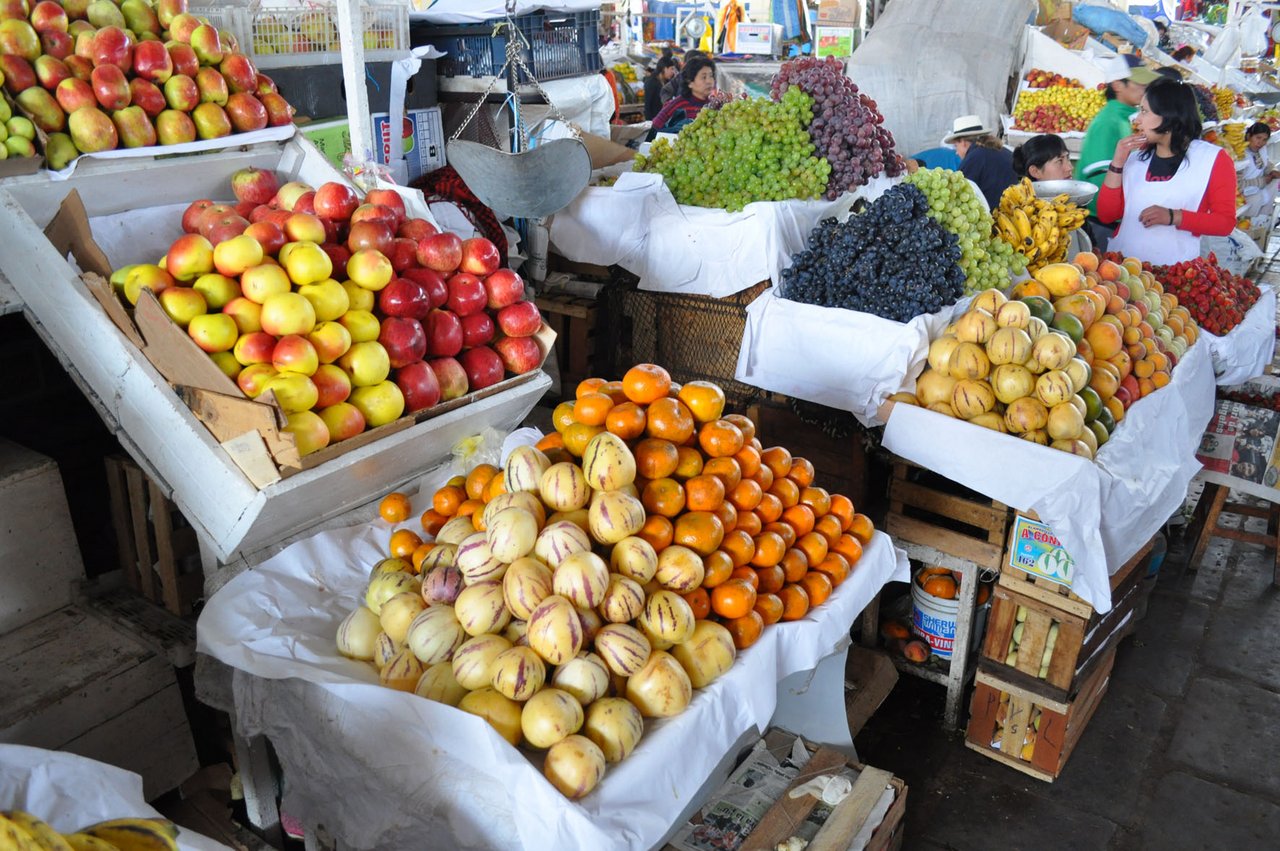 In Südamerika nimmt die Nachfrage nach Bio-Produkten zu. Immer mehr Verkäufe werden über Märkte (wie hier in Cusco, Peru), kleine Bio-Läden oder Lieferservice getätigt. (Bild David Berset/landwirtschaft.ch)